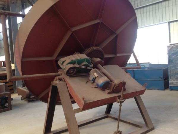 Disk grain making machine