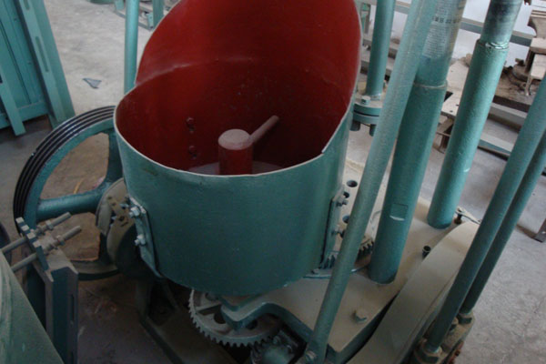 Honeycomb briquette machine