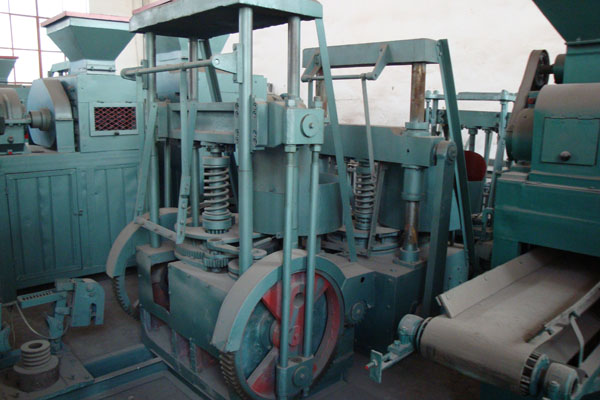 Briquette making machine